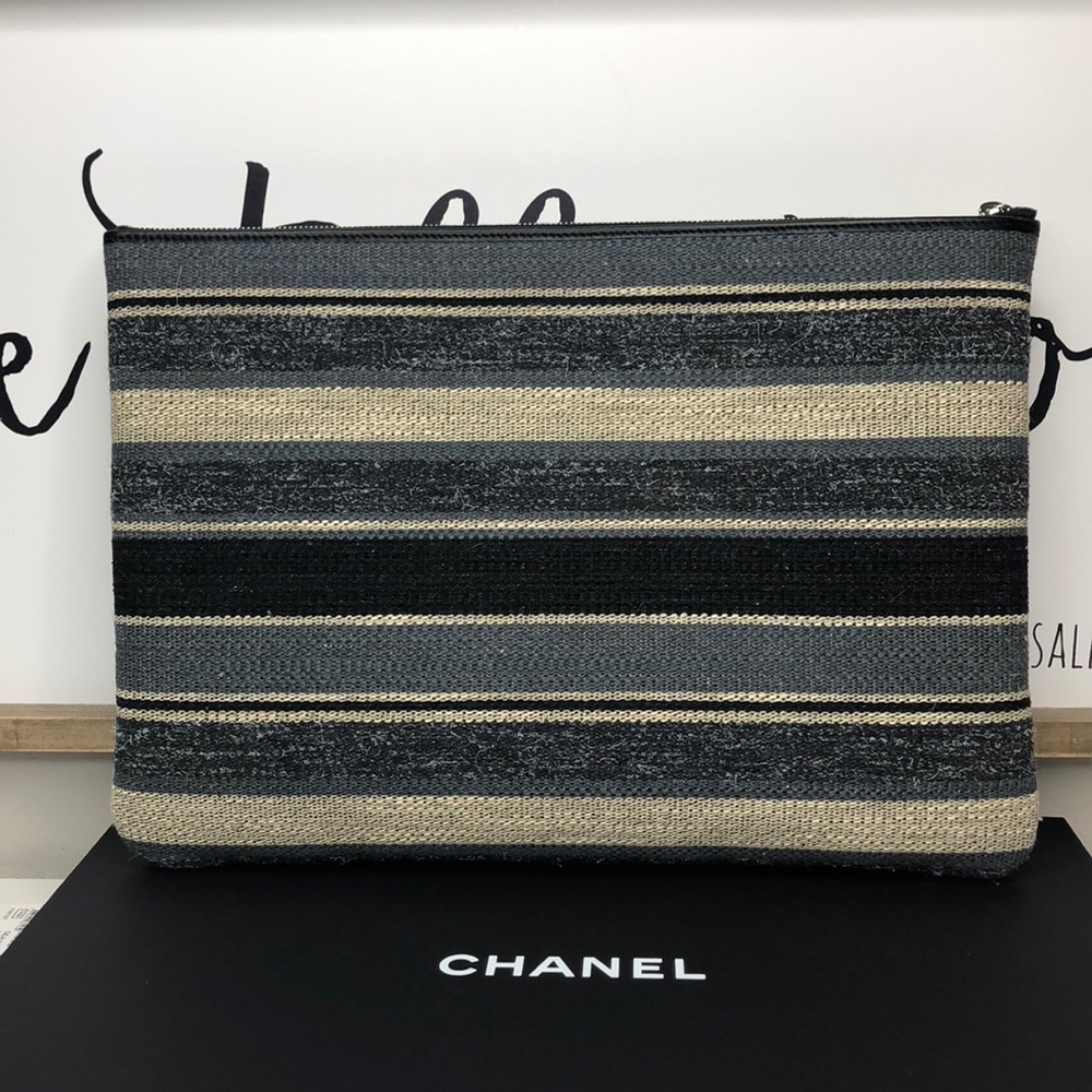 SOLD Authentic Chanel Deaiville O Case Clutch - Picture 6 of 8